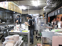 店内:厨房ライブ@秀ちゃんラーメン本店・警固