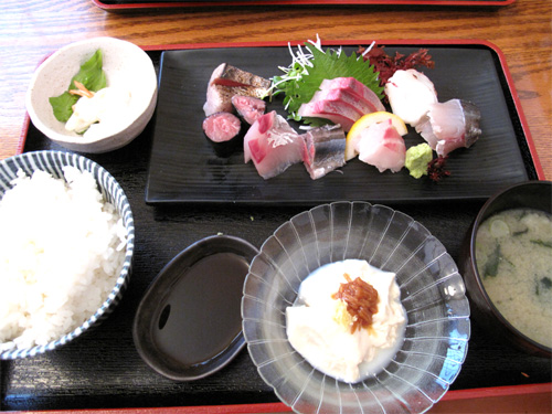 博多おんな節 コスパ大 海鮮丼と刺身定食 海鮮食堂 博多まかない屋 博多おんな節 コスパ大 海鮮丼と刺身定食 海鮮食堂 博多まかない屋