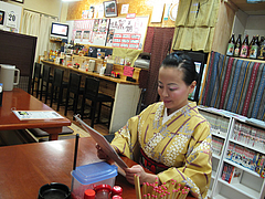 4店内:カウンターとテーブル@威風堂々・居酒屋・六本松