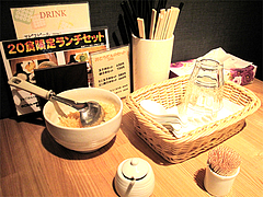 店内:卓上@もちもち麺工房松・住吉