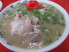 料理:ラーメン・カタ400円@元祖ラーメン長浜家・港