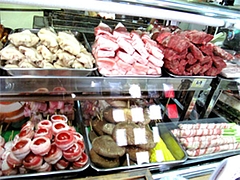店内:ショーケース@焼鳥牛作・福岡市中央区小笹