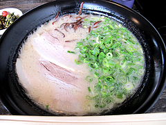 ラーメン:こつ豚ラーメン500円@らーめん・こつ豚(こつぶた)