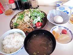 料理:豚ホルモンスタミナ焼セット680円@豚々拍子・笹丘
