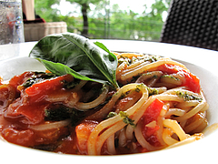 料理:パスタランチのフレッシュトマトとバジルのトマトパスタ@PALM BEACH R style(パームビーチ アールスタイル)