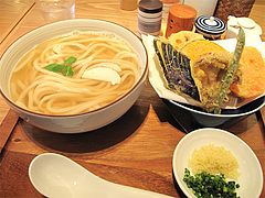 料理:野菜天うどん700円@讃岐うどん志成(しなり)