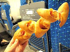 料理:ベーコンエピ190円@トランドール博多駅店