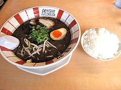 ランチ:黒ラーメン580円と無料ご飯@博多ラーメン麺王・名島店