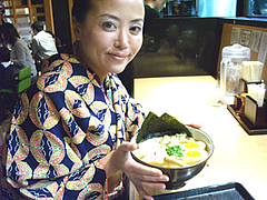 博多元助の特製中華そばプレミアムの大きさ@ラースタ(ラーメンスタジアム2)