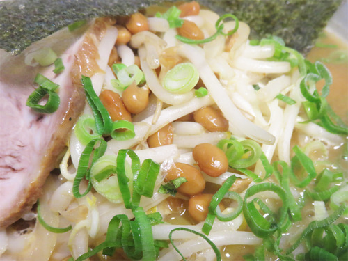 10納豆みそラーメン豆