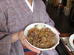 料理：牛丼の大きさ＠カレー専門店・ボン田中