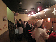 店内:1階味集中カウンター@ラーメン一蘭・西通り店・天神