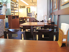 5店内:テーブル席@つるまる饂飩・福岡天神店