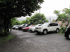 外観:駐車場@地鶏炭火焼・佐土野家・湯布院(由布院)