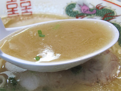 6ラーメンスープがん見@須恵三洋軒博多