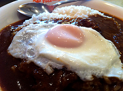 4ランチ:カレーライスの目玉焼き@カレーとコーヒーの店・インダス