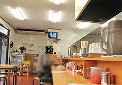 店内:カウンター席@ラーメンやまもと春日本店