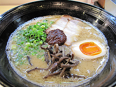 料理:白豚骨ラーメン500円@拉麺空海・雑餉隈駅前店