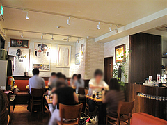 3店内:テーブル席@ピザとパスタの店・らるきい・大手門