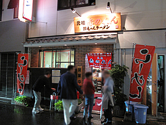 外観@元祖赤のれん・節ちゃんラーメン ・天神本店