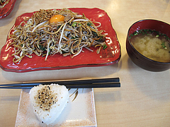 ランチ:辛玉焼そばランチセット780円@麺焼そば・バソキ屋