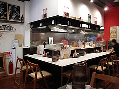 店内:カウンター席@博多味処ぴょんきち・屋台ラーメン居酒屋