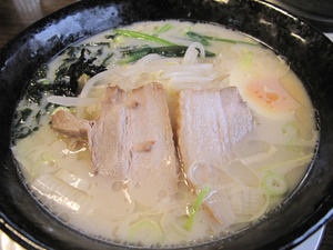 13豚骨ラーメン580円@溢香園(いこうえん)