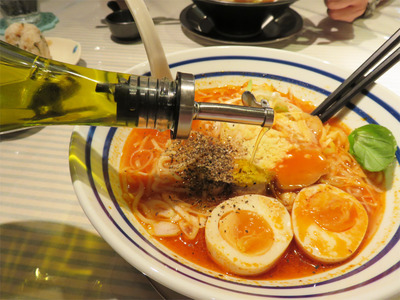 15トマトラーメン油