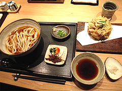 ランチ:冷冷素うどん500円・野菜のかき揚げ500円@うどん・わらの蔵・今泉・天神