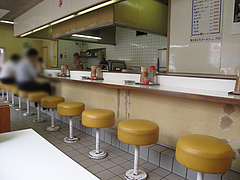 店内:カウンター@茜ラーメン本店・月隈