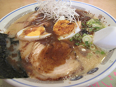 料理:ぶしラーメン600円+ゆで玉子100円@一龍・小倉駅前