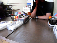 4店内:テーブル席@ラーメン専門店・島系本店・野間店