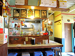 店内:カウンター席@タイ国屋台居酒屋ガムランディー・大名