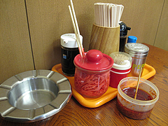11店内:卓上@丸元ラーメン・春日