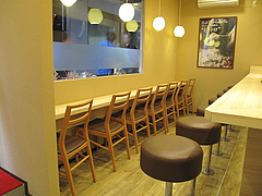 6店内:カウンター席@唐揚げ・みつせ鶏本舗・新天町・天神