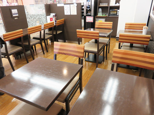8カフェ店内