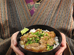料理:海鮮丼大きさ@魚魚・居酒屋