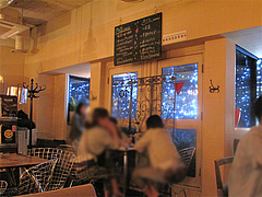 店内:天神の夜景が見える窓際席@cafe tempo(カフェ・テンポ)・今泉・天神