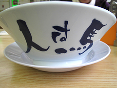 店内:人は馬@ラーメン魁龍(かいりゅう)博多本店