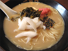 料理:素ラーメン+無料トッピング@大橋・博多ラーメン一番山