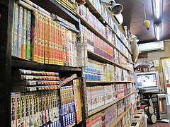 店内:漫画コーナー@ラーメンの店ふーとん(胡同)・春吉