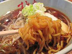 14ランチ:醤油ラーメン麺@札幌味噌ラーメン・すみれ・博多店