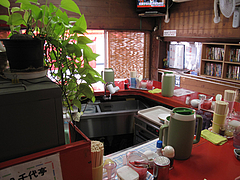 店内:カウンター席@八千代亭(八千代ダーメン)
