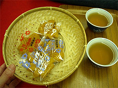 店内でもみじ饅頭@紅葉堂・宮島