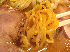 札幌ラーメンさんぱちの味噌ラーメン麺@小倉らうめん横丁