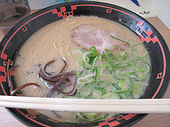 料理:豚骨醤油ラーメン@ラー麦や・ラーメン