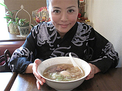 料理:あすからーめん680円の大きさ@麺菜酒家・支那そば・あすか・大橋