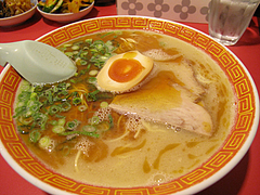 料理:黒ラーメン650円@博多成金ラーメン