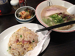 ランチ:ラーメン+焼めし650円@博多味処ぴょんきち・屋台ラーメン居酒屋