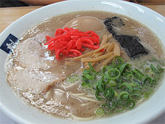 料理:煮玉子入りラーメン740円@魁龍博多本店